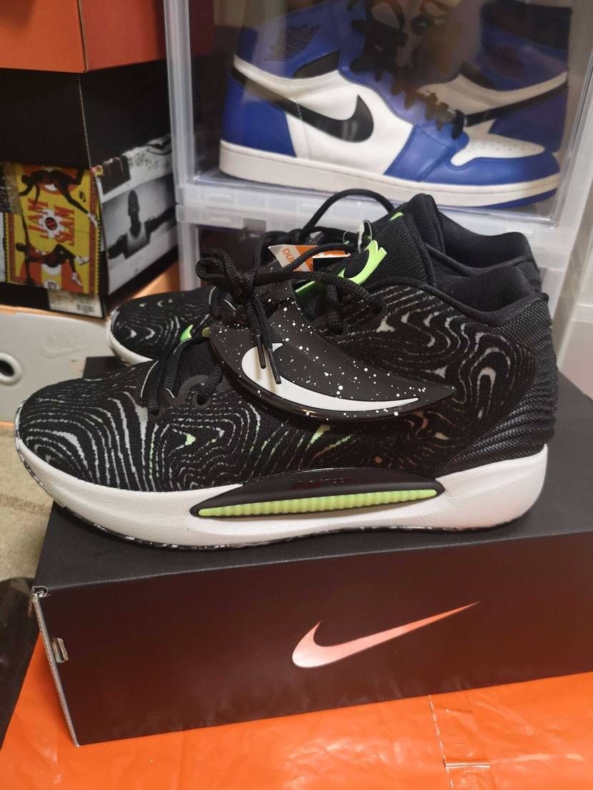 バスケ用にKD14購入しました。
NIKEのセールで２５％オフ👍
KD履くのは久