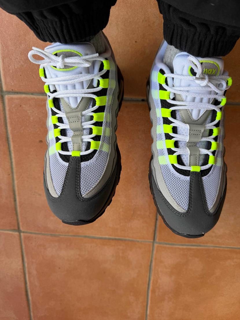 履いてなんぼでしょっていうことで早速😆。
普段メンズ26.5cmの僕が以前にn