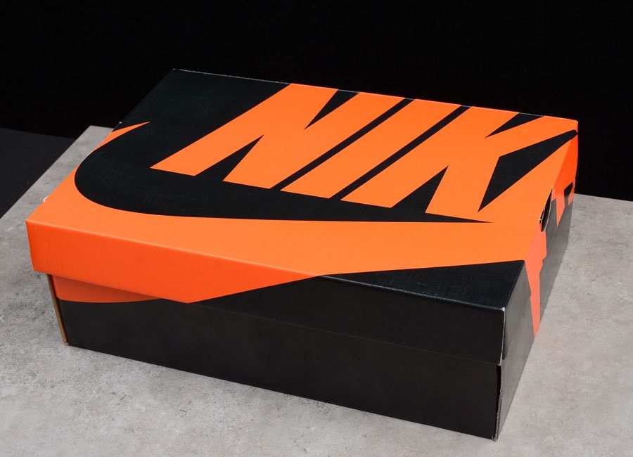 Vlone のフォース1のBOXって何種類あるんですか？
