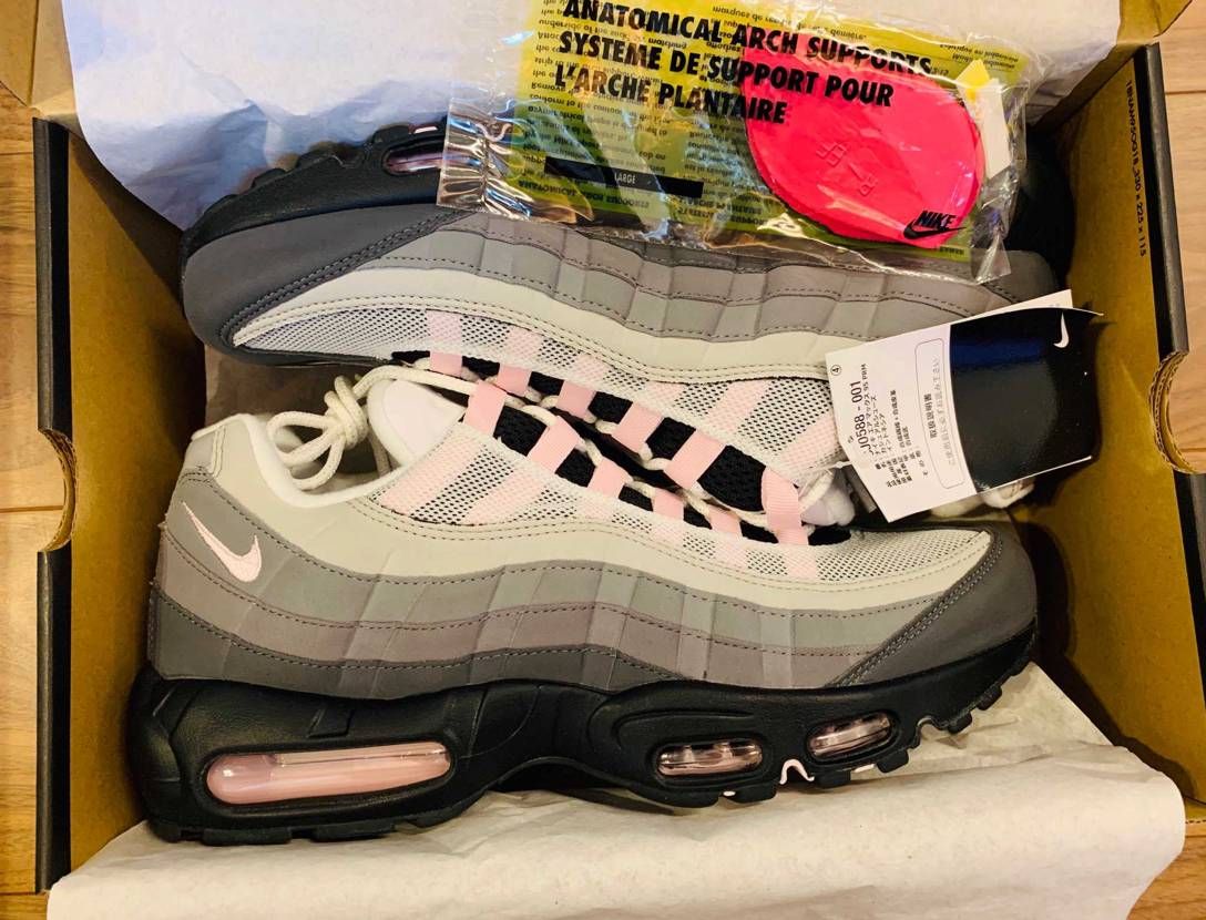 セールで買った95が到着

付属のピンク色したベロみたいなのは何に使うんです