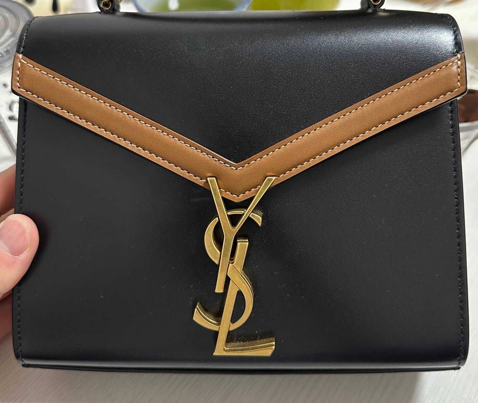 皆様このYSLのハンドバッグの品名、型番等わかる方いましたら教えていただけますで