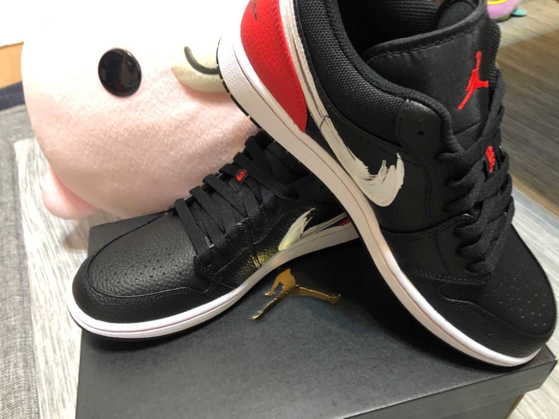 本日なんやかんやで届きました！
アッパーはシボ感のあるレザーでウイングロゴはプ