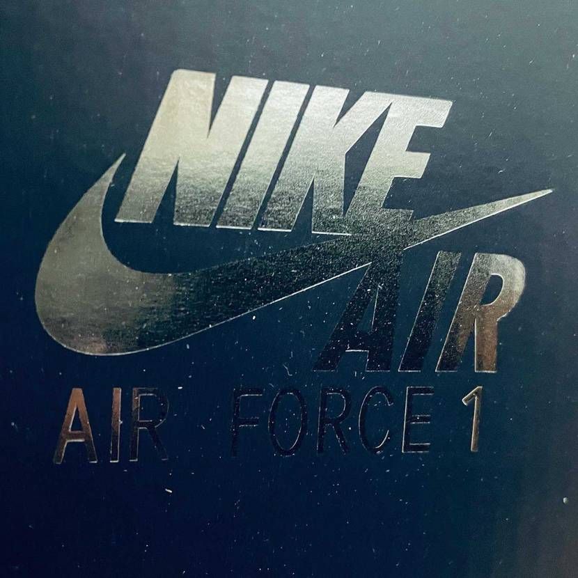 NIKE sneakerのアプリで、バーゲン期間中
AIR FORCE 1