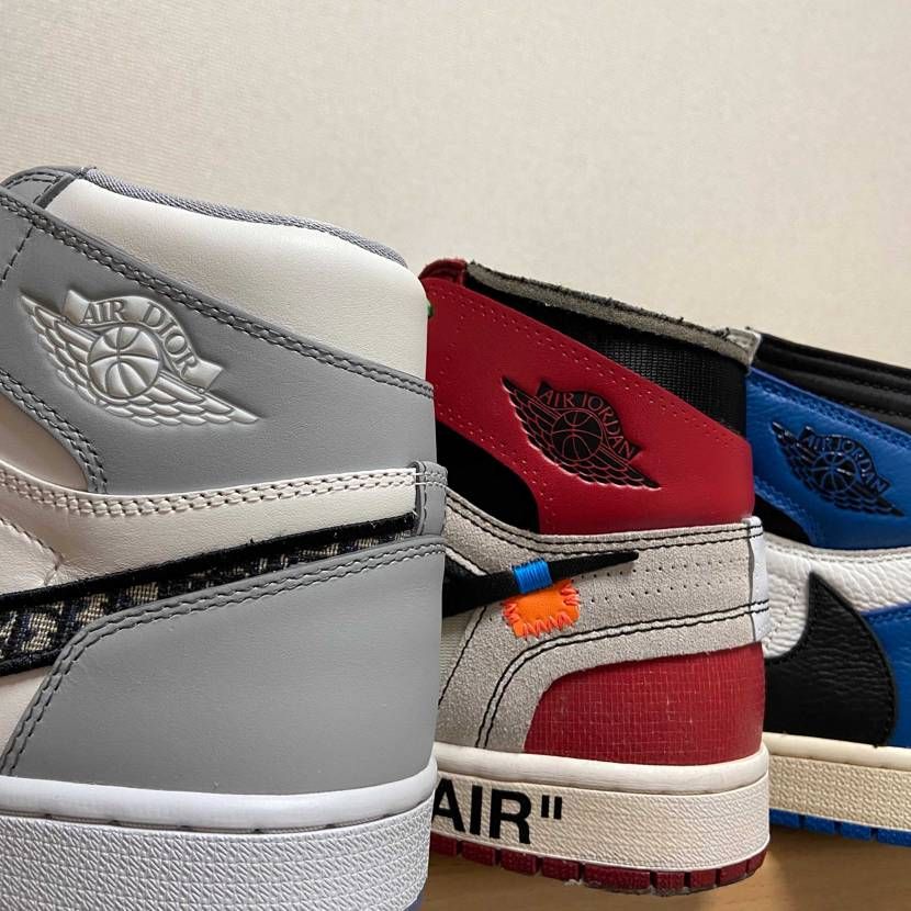 AJ1 × CHUCKY
インスタでスニ垢やっているの