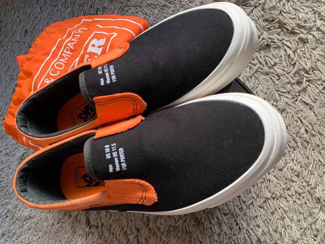 ポーターとバンズ店舗限定モデル。
グランフロントで買えました。反転カッコいい、