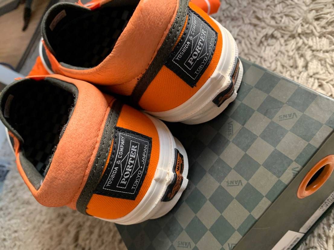 ポーターとバンズ店舗限定モデル。
グランフロントで買えまし