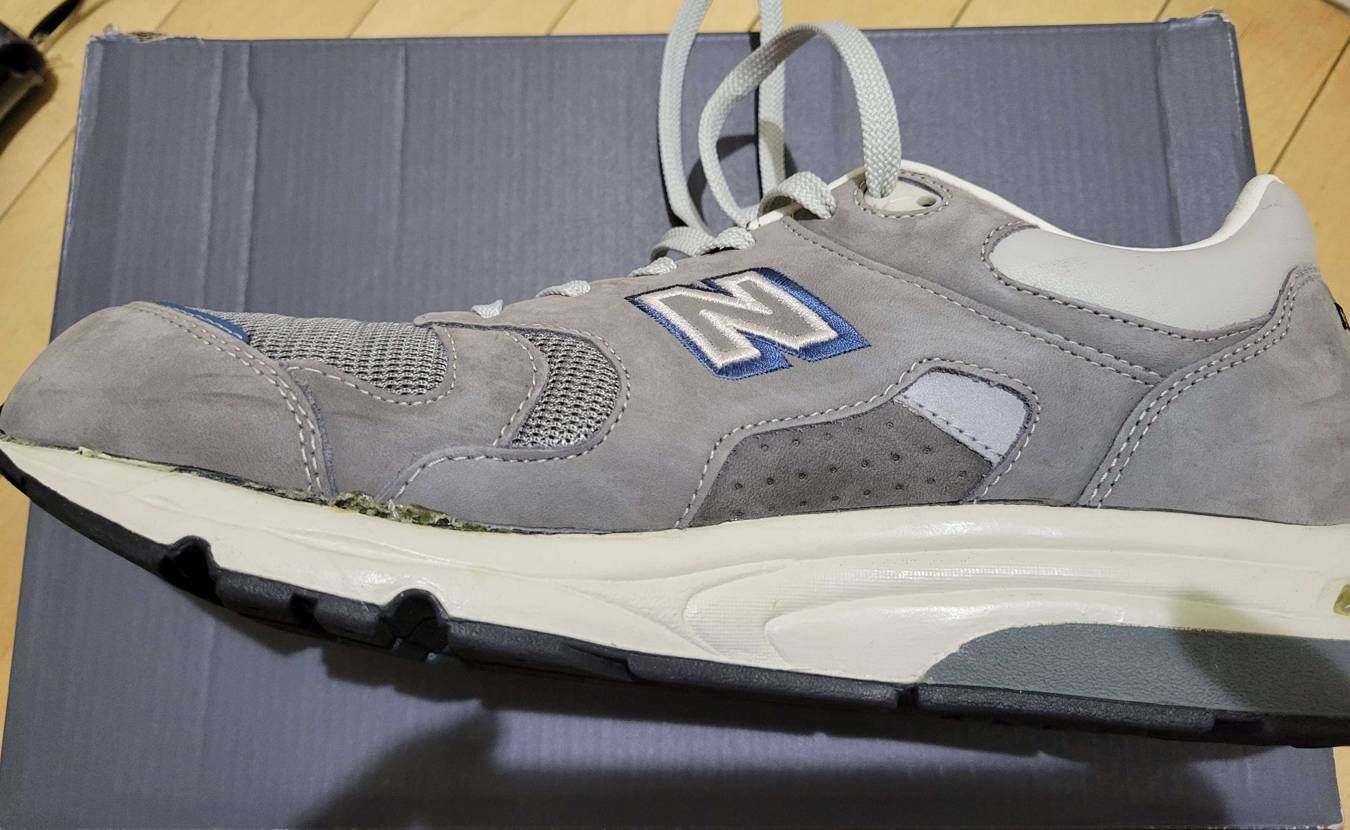 フリマで2700円で購入
アウトソールが剥がれかかってます。new balan