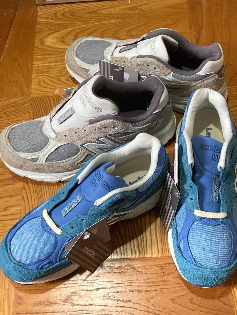 昨日、朝から店舗に並んで買えました。
最初はブルーだけにするか両方買うか悩んで