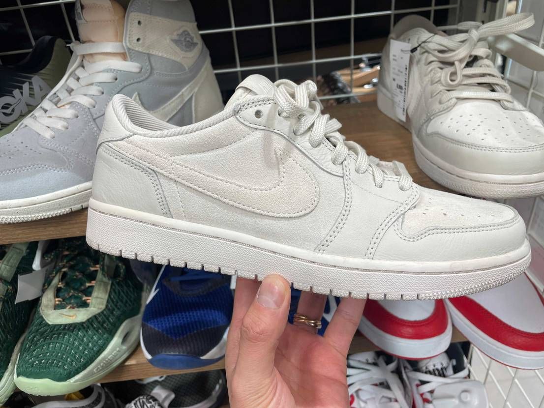 ビッグスウォッシュ&8ホールのJordan1Low Premium
たまたま寄