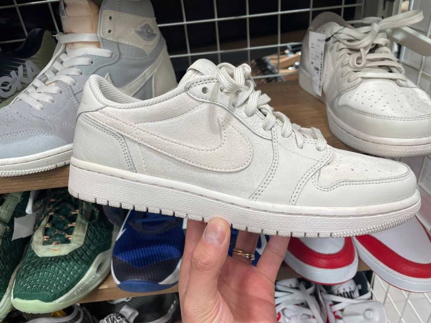 ビッグスウォッシュ&8ホールのJordan1Low Premium
たまたま寄