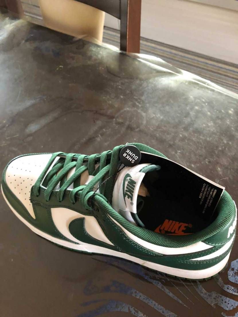 かれこれ20年お世話になっている
スニーカーに興味無い大先