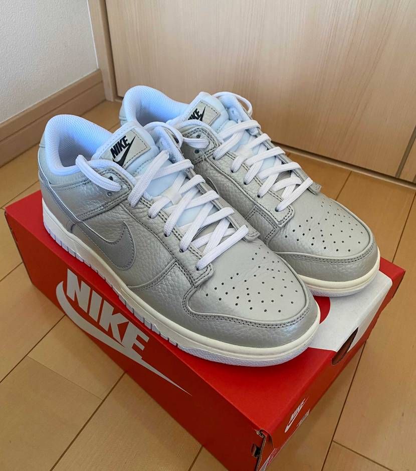やっと、ゲット。スニダンお安い。エアジョーダン1 co.jp シルバーみたいで合
