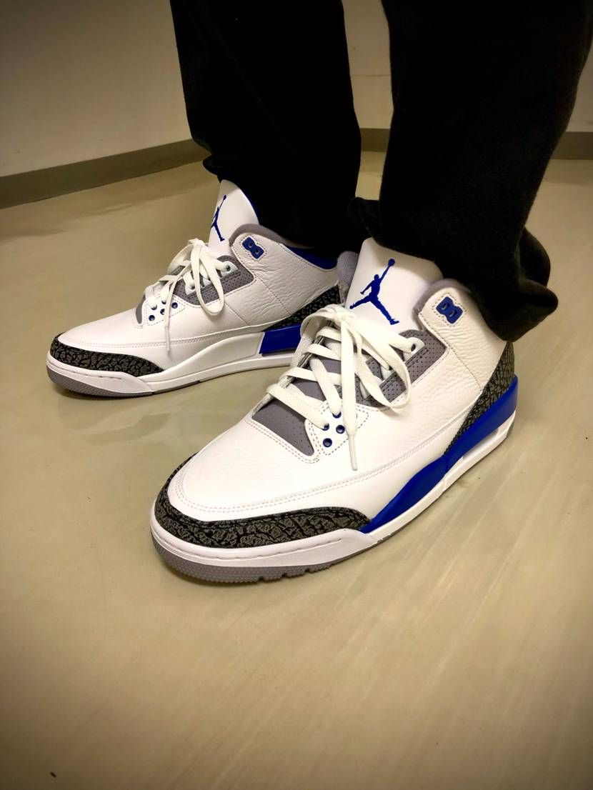 エアジョーダン3に憧れててようやく1足ゲット😭
イメージ写真より青が濃いめでと