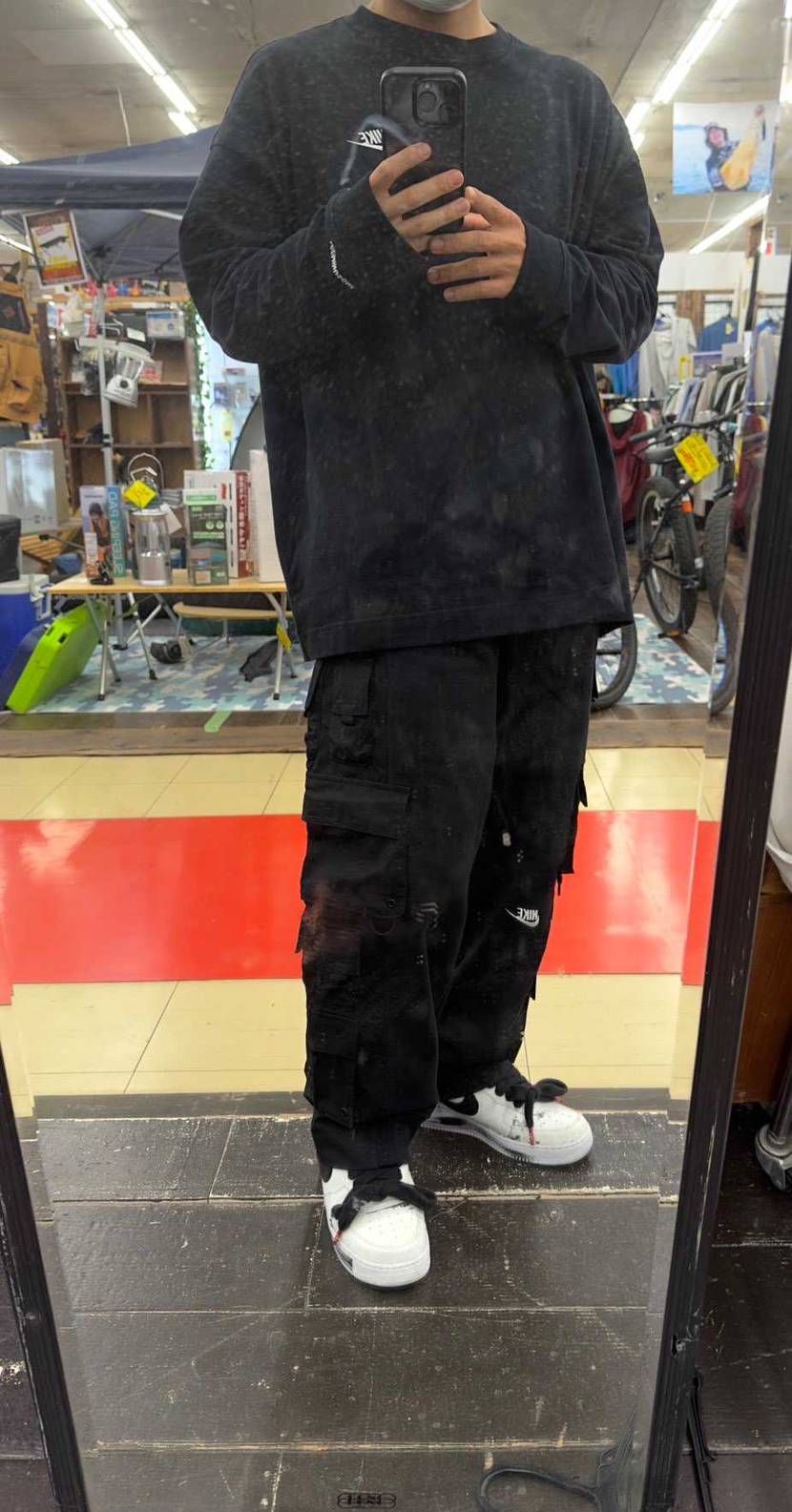 最初で最後の全身ピースマイナスワン
シャツもパンツもでかすぎる…