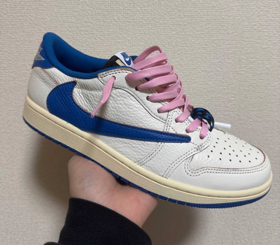 スニーカーガチャ一発でこちらをゲット😳
黒タグ無かったけど嬉しみ