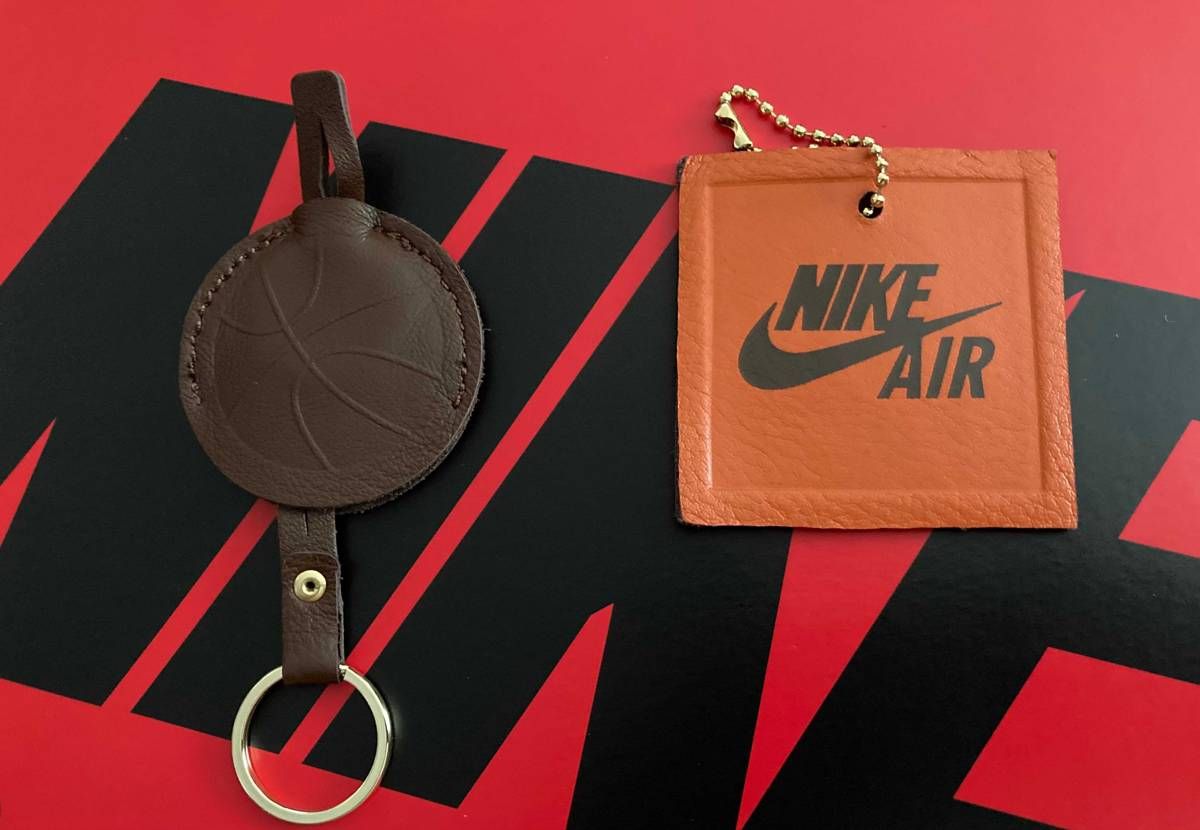スニダンより、先程到着。
スニーカー本体は皆さんレビューされてますが、付属のキ