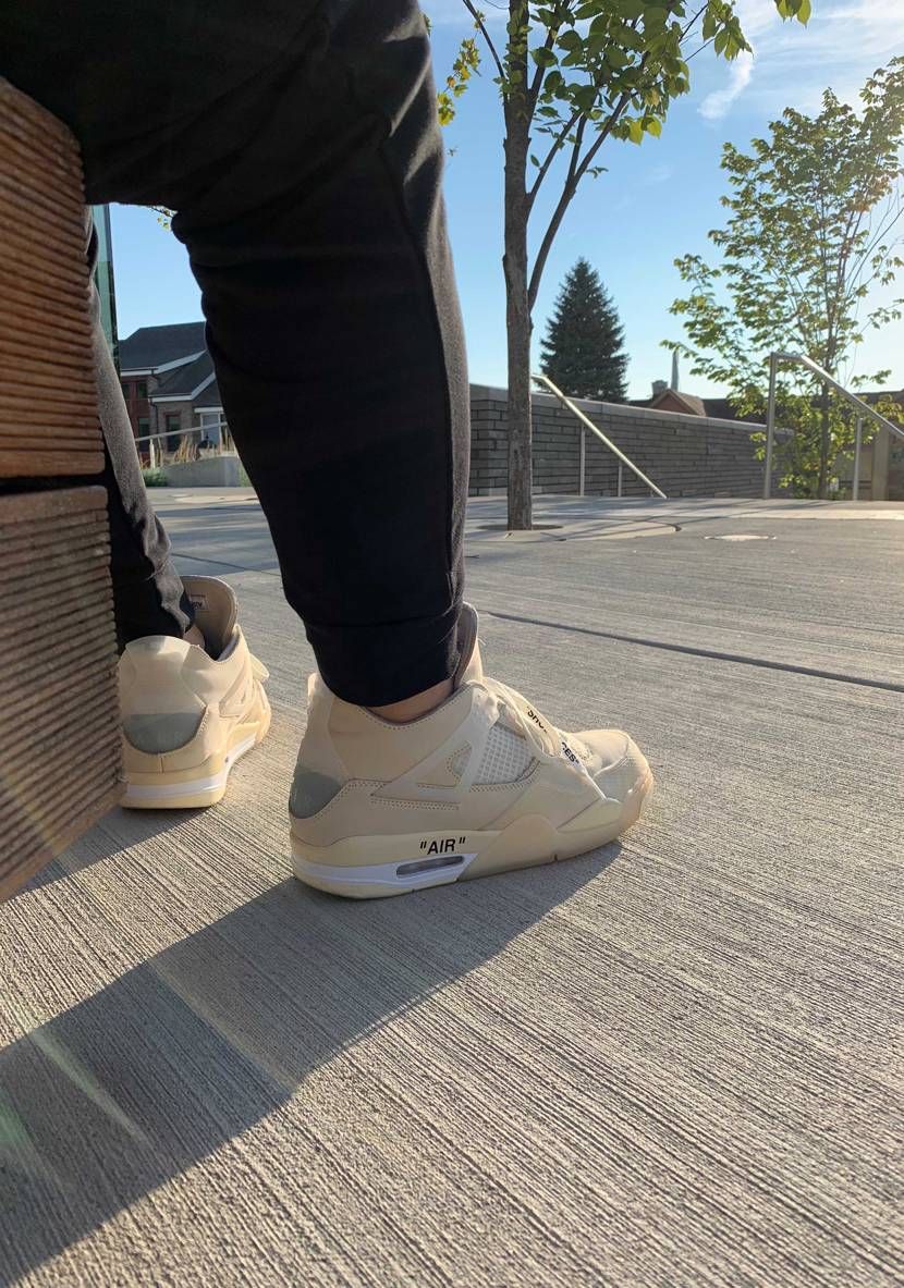 お散歩中。今日は晴天で気持ちがいいです♪