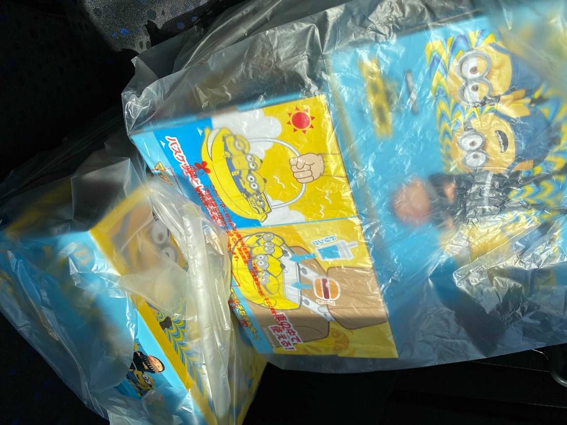 みんなスニーカー買うのに並んでるみたいだけど、これは並ばんくていいの？