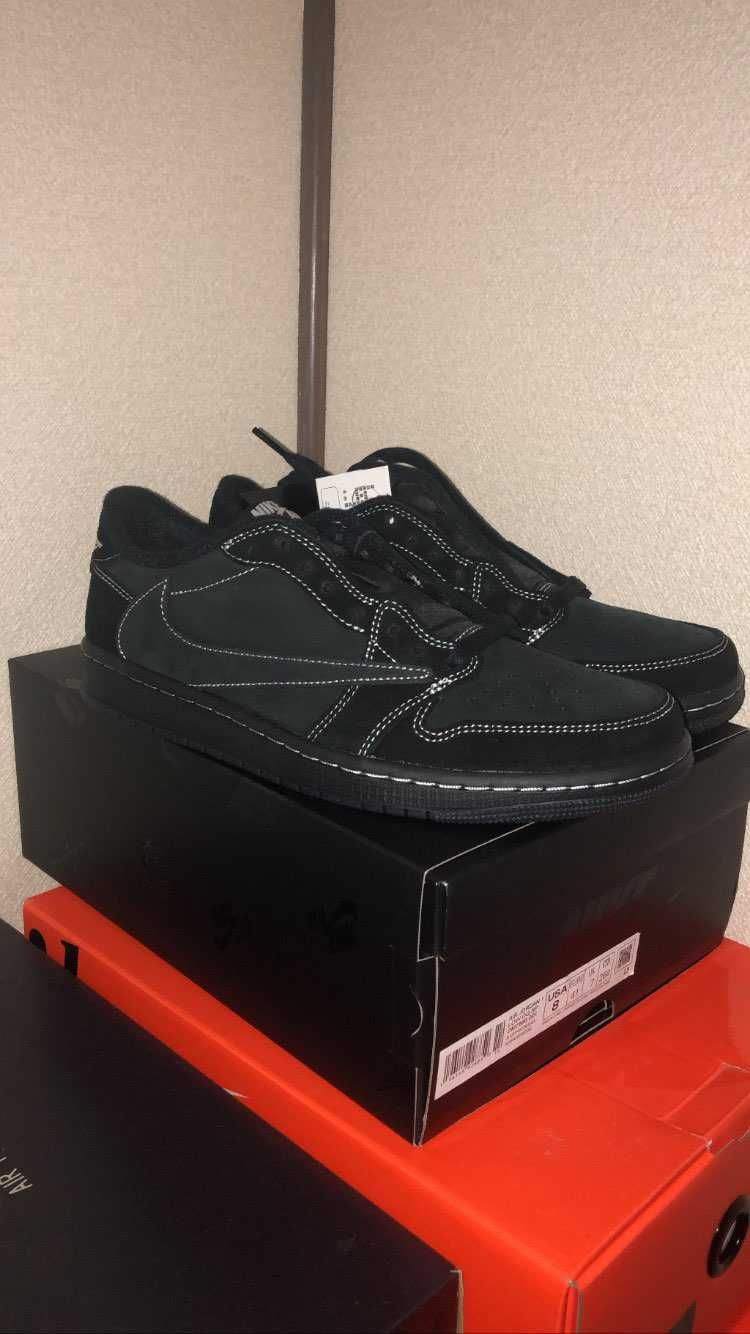 紐赤か黒かそれとも赤黒で行くか迷ってます！
コメントで意見ください！
お願い