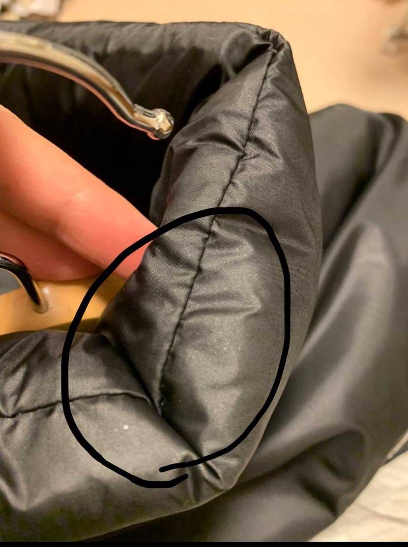 スニーカー関係ないんですけど、ヌプシの首回りにテカテカしたスプレーを吹きかけたみ