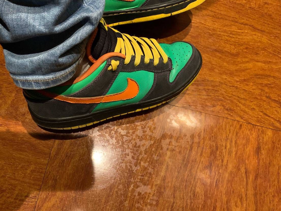 今日はボロボロのNIKE DUNK LOW PREMIUM