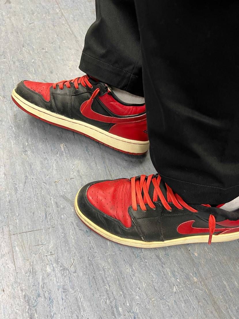 今日は急遽休日出勤のためAir Jordan 1 Phat Low Varsit