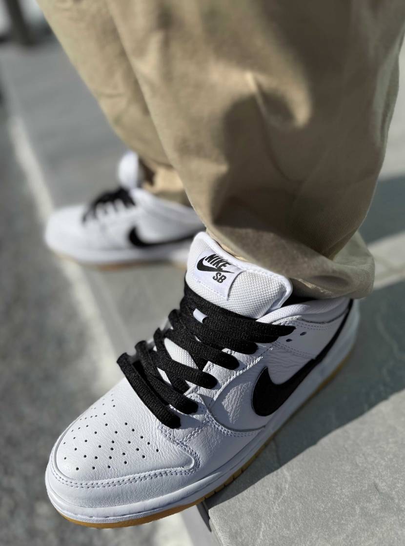 こんにちは😃
今日は久しぶりに白ガム🤩
シンプルカラーにガムソールが最高のカ