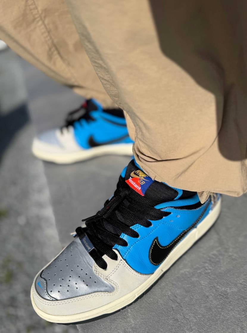 今日も暖かいいい気候☀️
そんな足元はinstant👟
リフレクターもカラ
