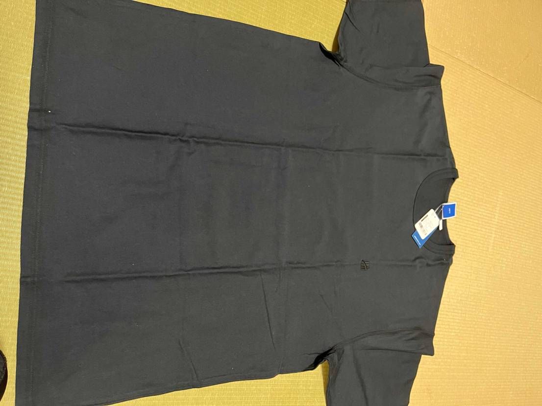 UNDEFEATEDの福袋初めて買って開封してみました。
それぞれ黒、白、緑の