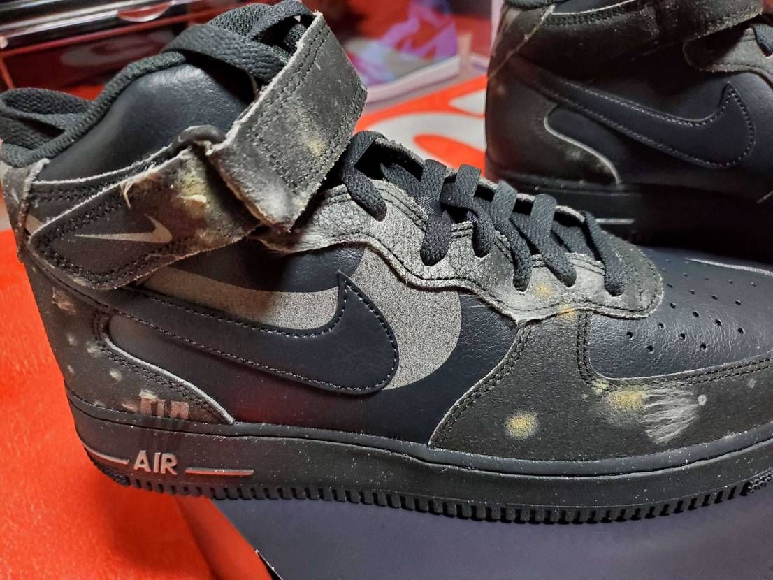 【観覧注意】NIKEから届いたの開封したんだがさすがにやばくないかこれ？
汚れ