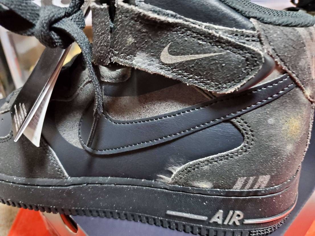 【観覧注意】NIKEから届いたの開封したんだがさすがにやばく