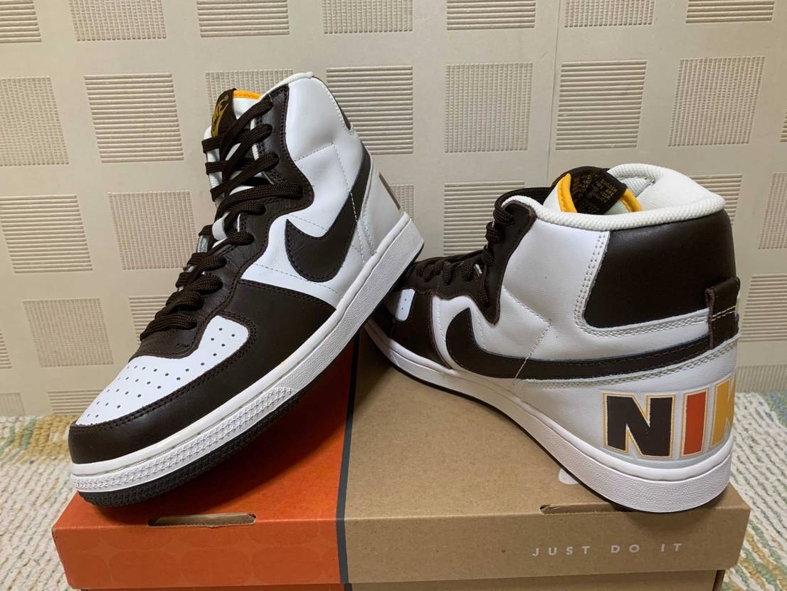 そろそろ涼しくなってくるので夏のスニーカーを衣替えで秋仕様に