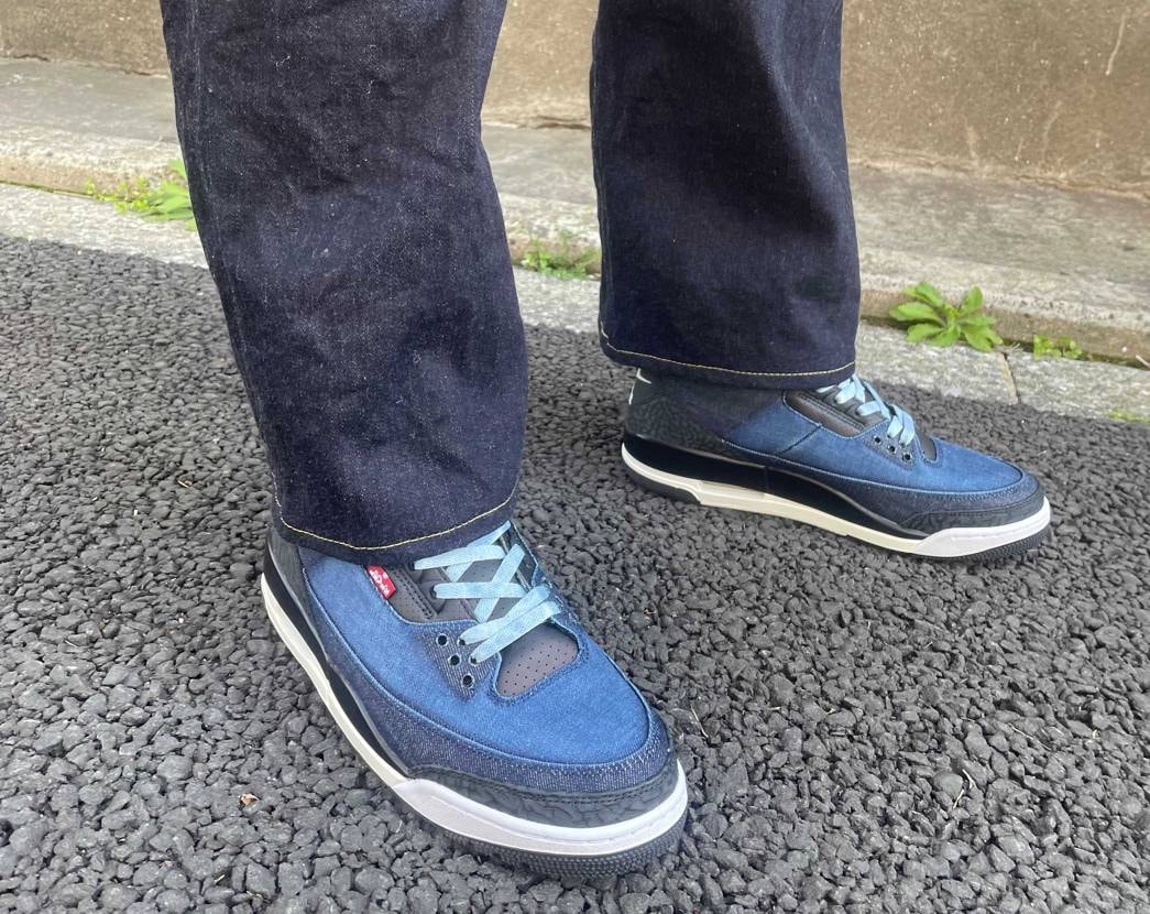 アッパーの一部を除き色を落としたAJ3を初おろし🎉
これから履いていくうちにど