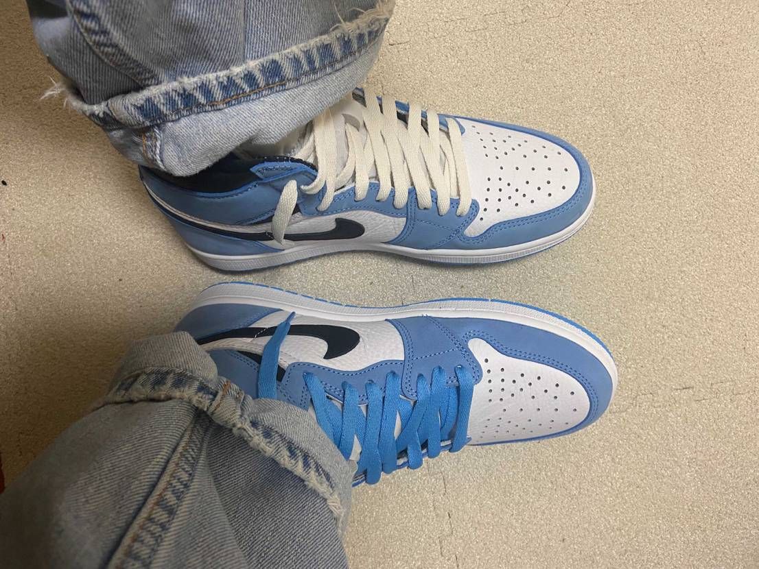 シューレースは白が1番合うかな？