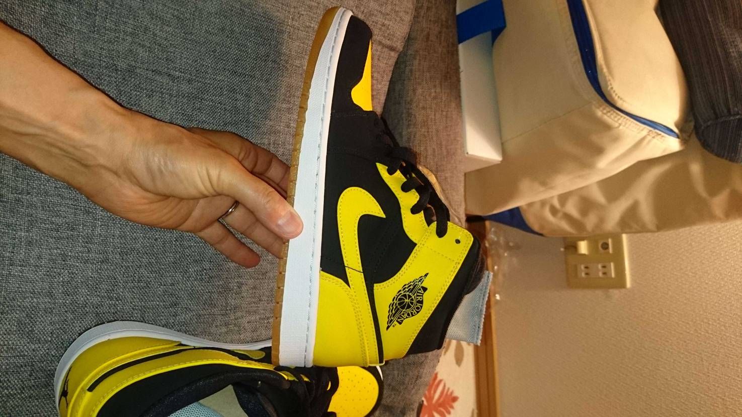 2017年に購入したのですが、エアジョーダン1ミッドとエアジョーダン1ミッドニュ