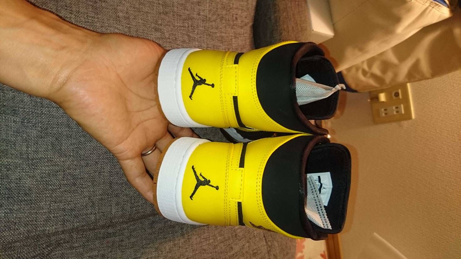 2017年に購入したのですが、エアジョーダン1ミッドとエアジ