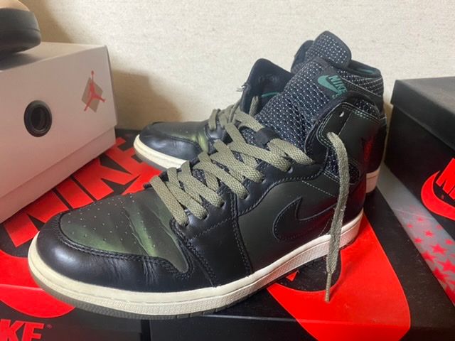初代airjordan1 sb紐変えて見ました。以外にアーミーグリーンの紐ない。