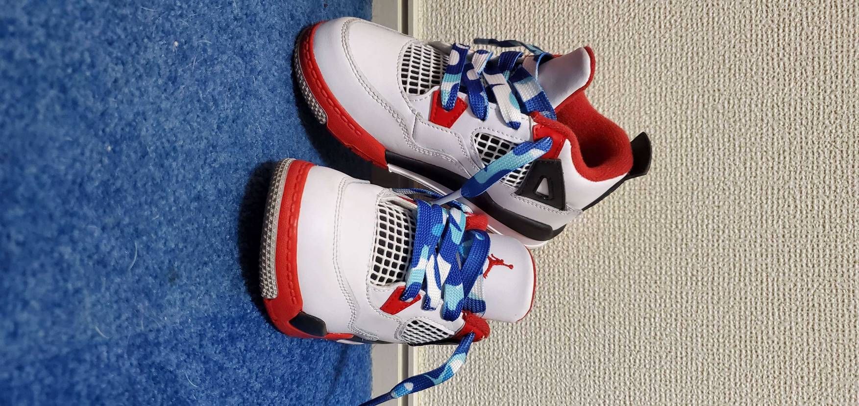 自粛でつまらんから、子供に紐変えてって言われましたw
シュー