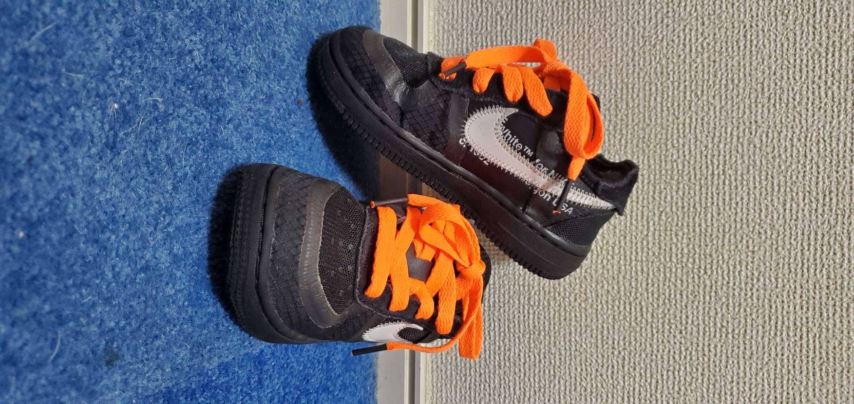 自粛でつまらんから、子供に紐変えてって言われましたw
シュー