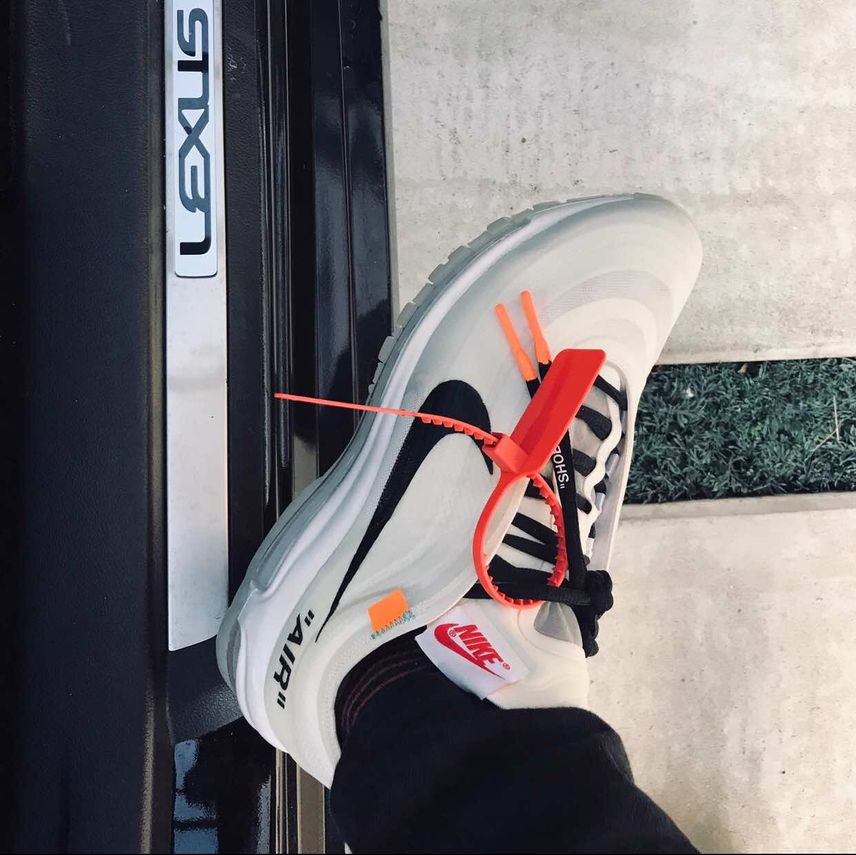 今年の初履きはこいつです。
off-white×NIKE エアマックス97