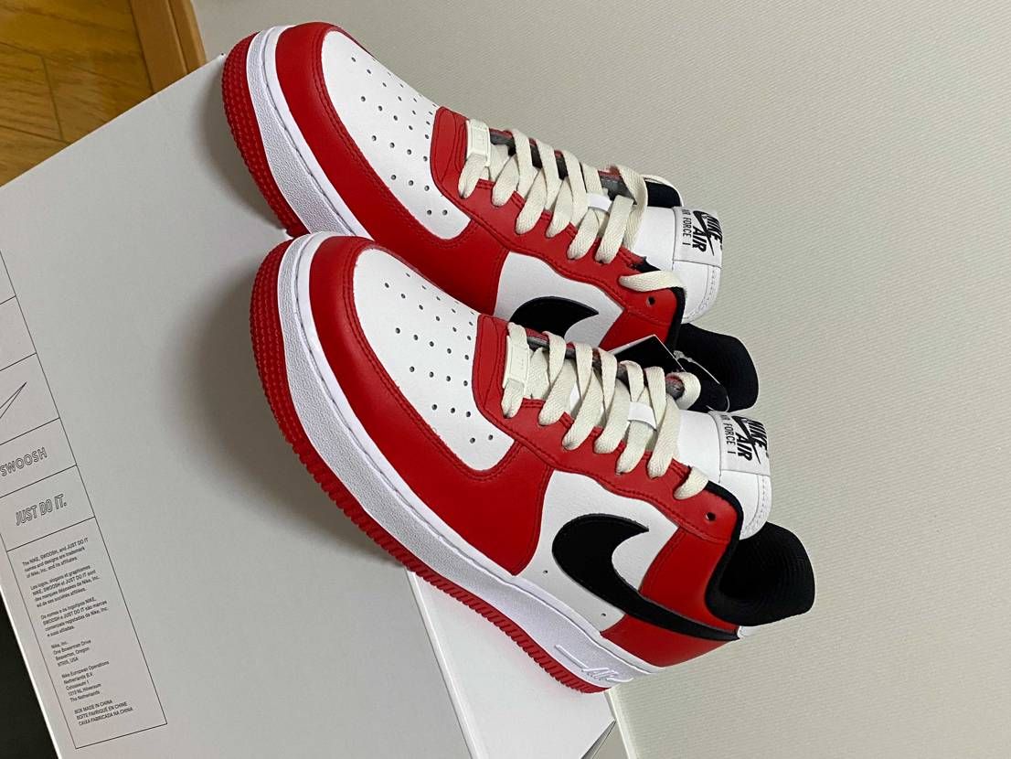 最近、好きなスニーカーが買えず、エアジョーダン1ロー、ミッド