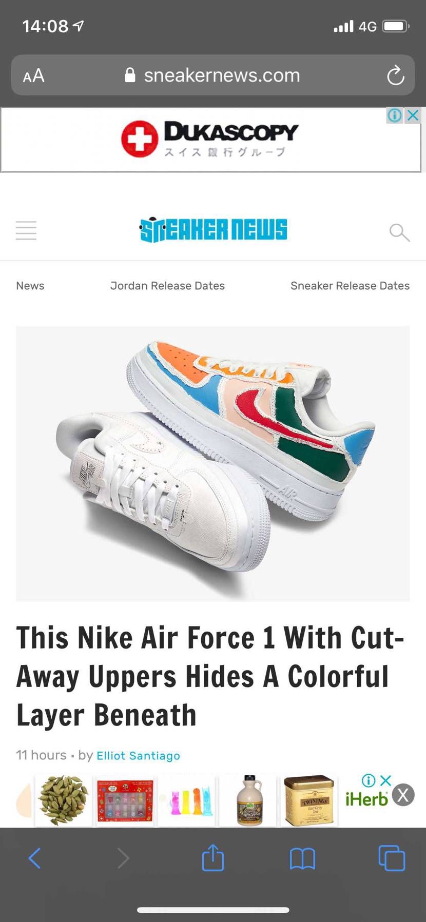 af1の新しいやつ。アッパーの白いコーティングが剥がれるとカラフルなデザインが出