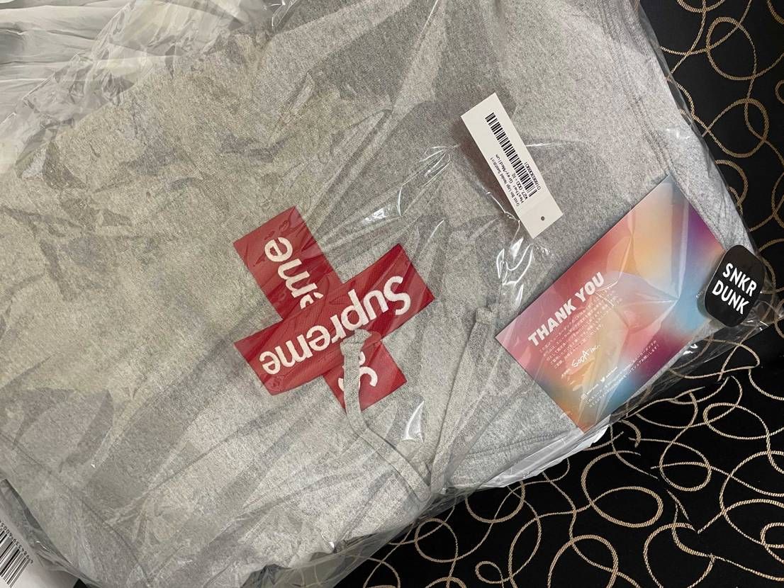 今年初スニダンのSupremeクロスボックスロゴ届きました(*^^*)

早