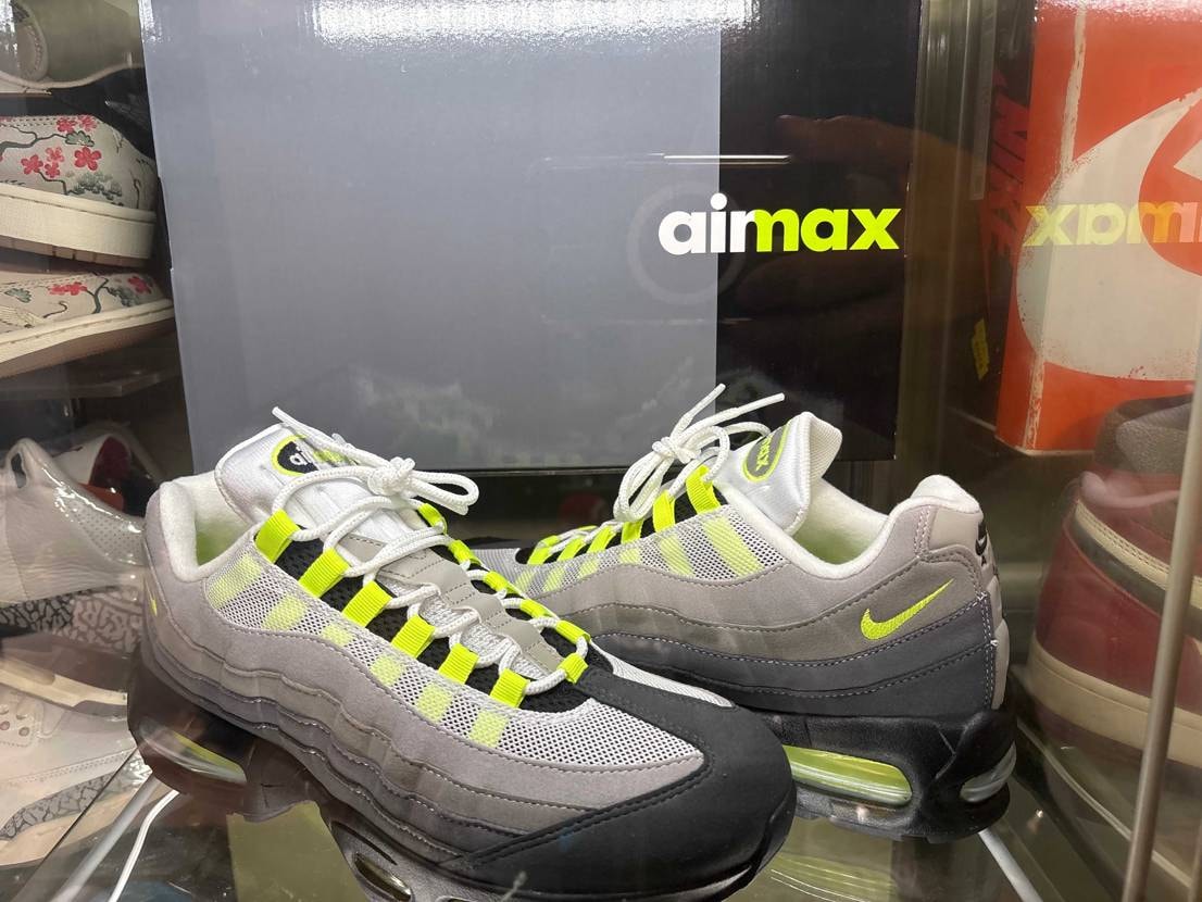 ありがとうNIKE😙

にしても君ビジブルエア片方くすみ過ぎじゃないかい？😇