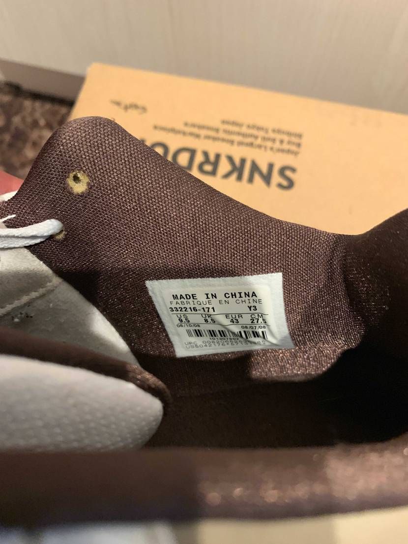 このスニーカー名はなんですか？