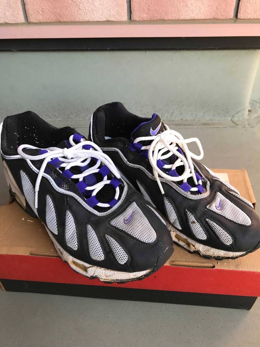 スニーカーを集めて20年以上。
数も増えて、置くところも無くなってきたので、古