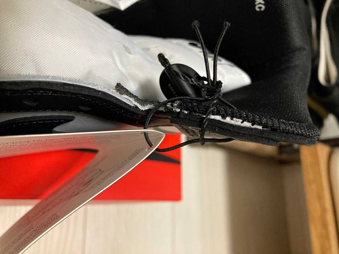 エアジョーダン1ハイを購入しましたが、
写真2枚目のような