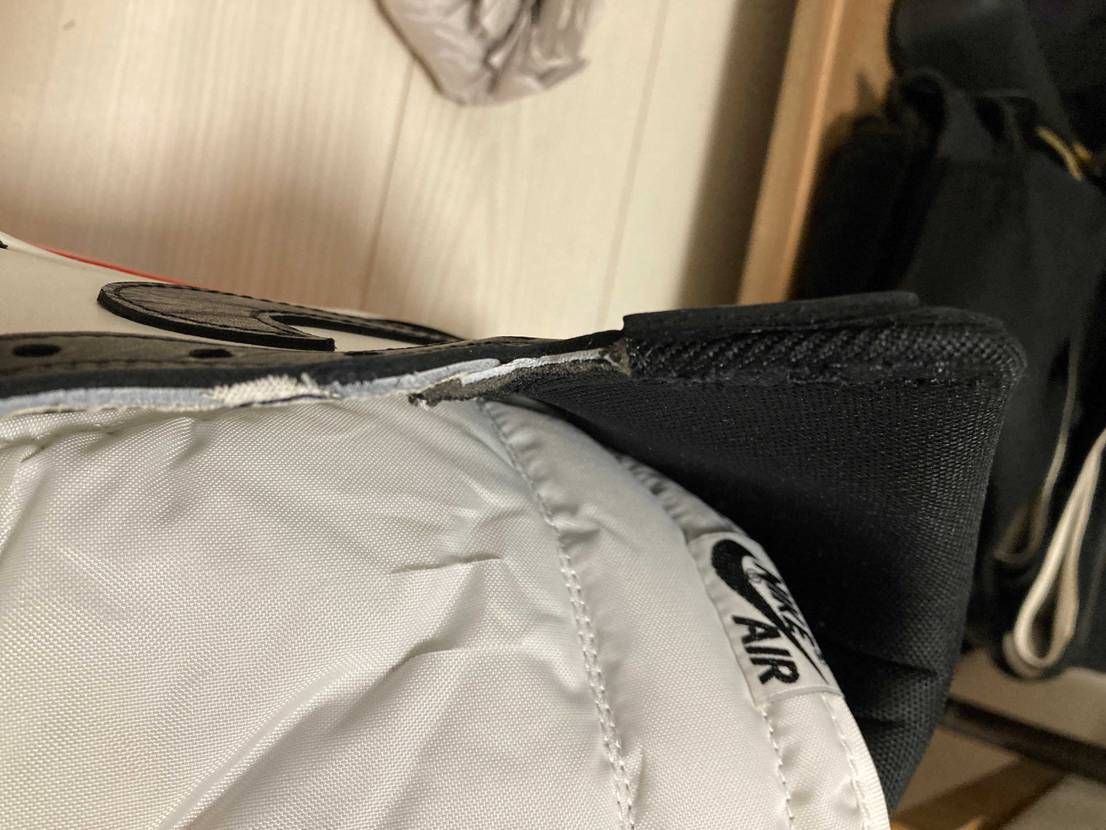 エアジョーダン1ハイを購入しましたが、
写真2枚目のような