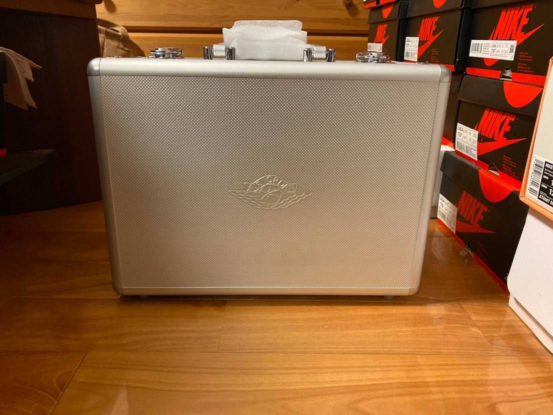 限定アクセスから今日の昼に到着しました😁シリアルナンバーは1100番代でした😊