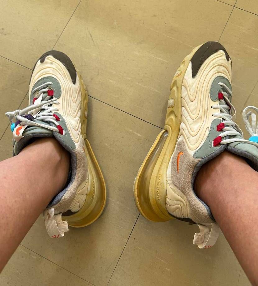 今日はNIKE エアマックス270履きました。
シューレースの処理の仕方が